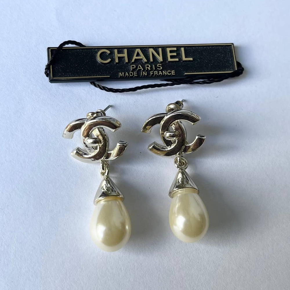 CHANEL CC Logo Pearl Drop Earrings